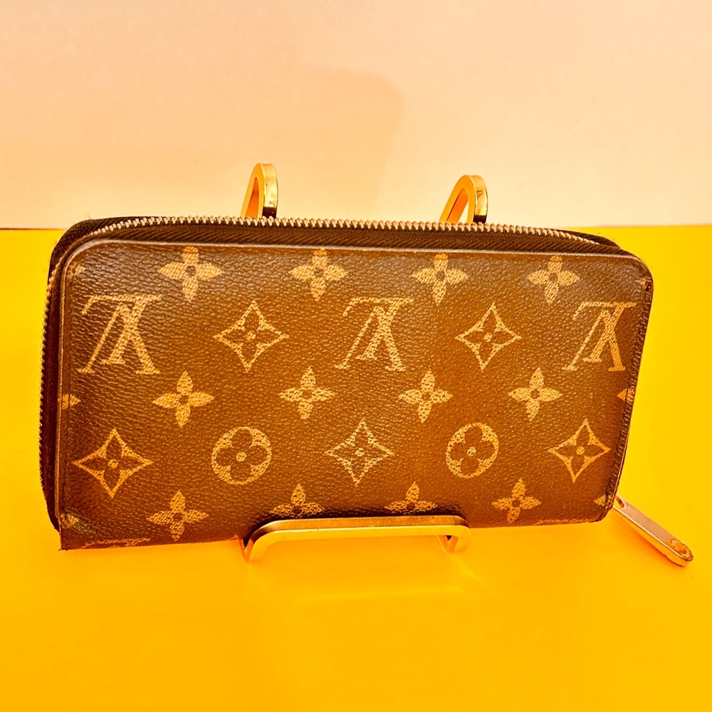 Louis Vuitton Classic Monogram Zipper Wallet Red interior - Picture 3 of 15
